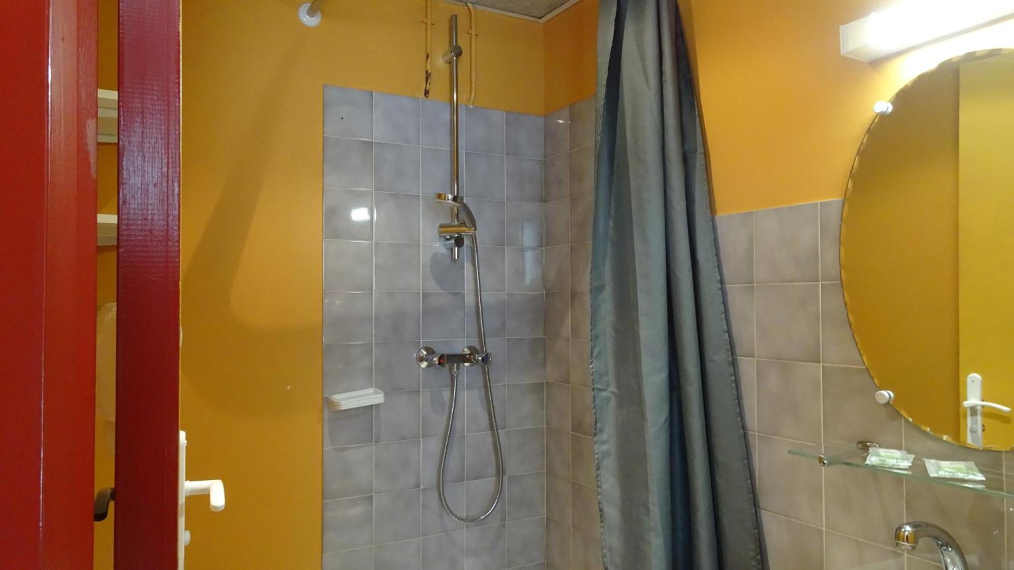 Studio Gites Au Pont De La Gineze Barjac  Экстерьер фото